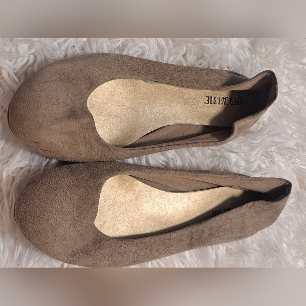 EUC Women's Tan Flats